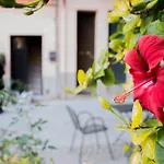 Appartamento Rosso Buoni E Cattivi