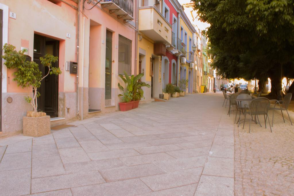 Rosso Buoni E Cattivi * Cagliari